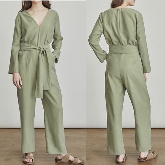 Elizabeth and james olive green soft V-neckline jumpsuit rumper - Picture 1 of 12
